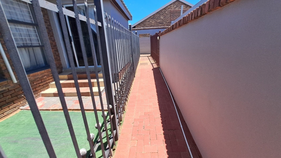 2 Bedroom Property for Sale in Pellissier Free State